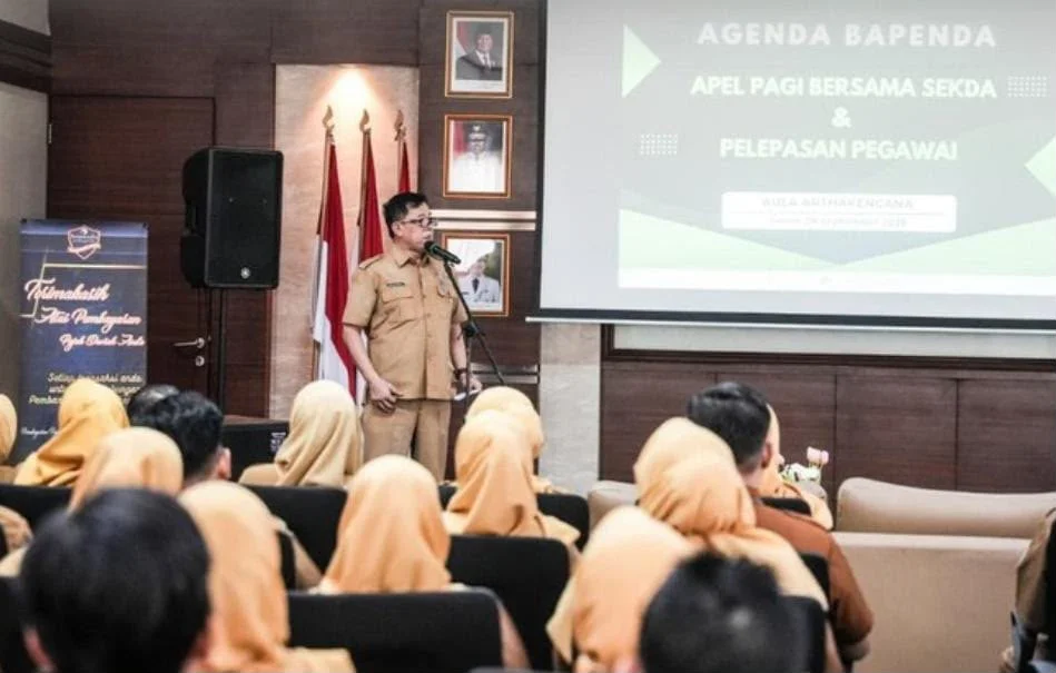Target Pendapatan Asli Daerah (PAD) Kabupaten Purwakarta tahun ini disebut cukup tinggi dan berada di luar ekspektasi. Kondisi tersebut membuat Badan Pendapatan Daerah (Bapenda) Purwakarta diminta memperkuat kinerja dan mencari sumber-sumber potensi penda